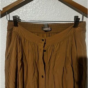 Beige Buttoned Midi Skirt w/ Pockets